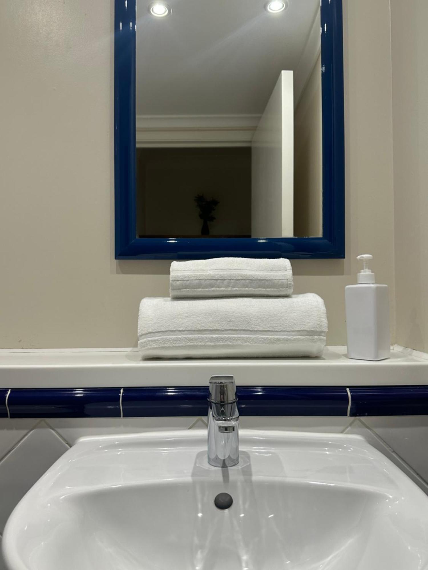 Go2 Glasgow Cumbernauld Hotel - Free Parking And Pet Friendly Zewnętrze zdjęcie