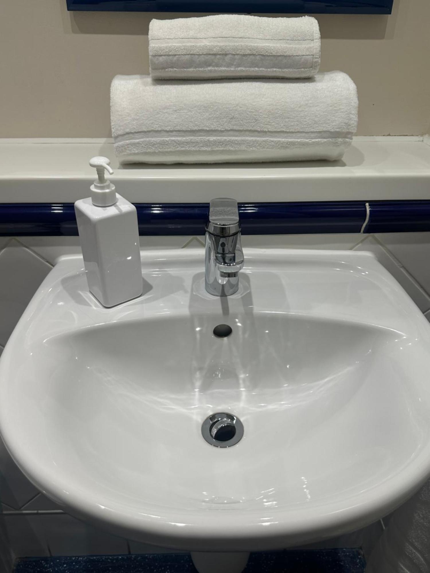 Go2 Glasgow Cumbernauld Hotel - Free Parking And Pet Friendly Zewnętrze zdjęcie