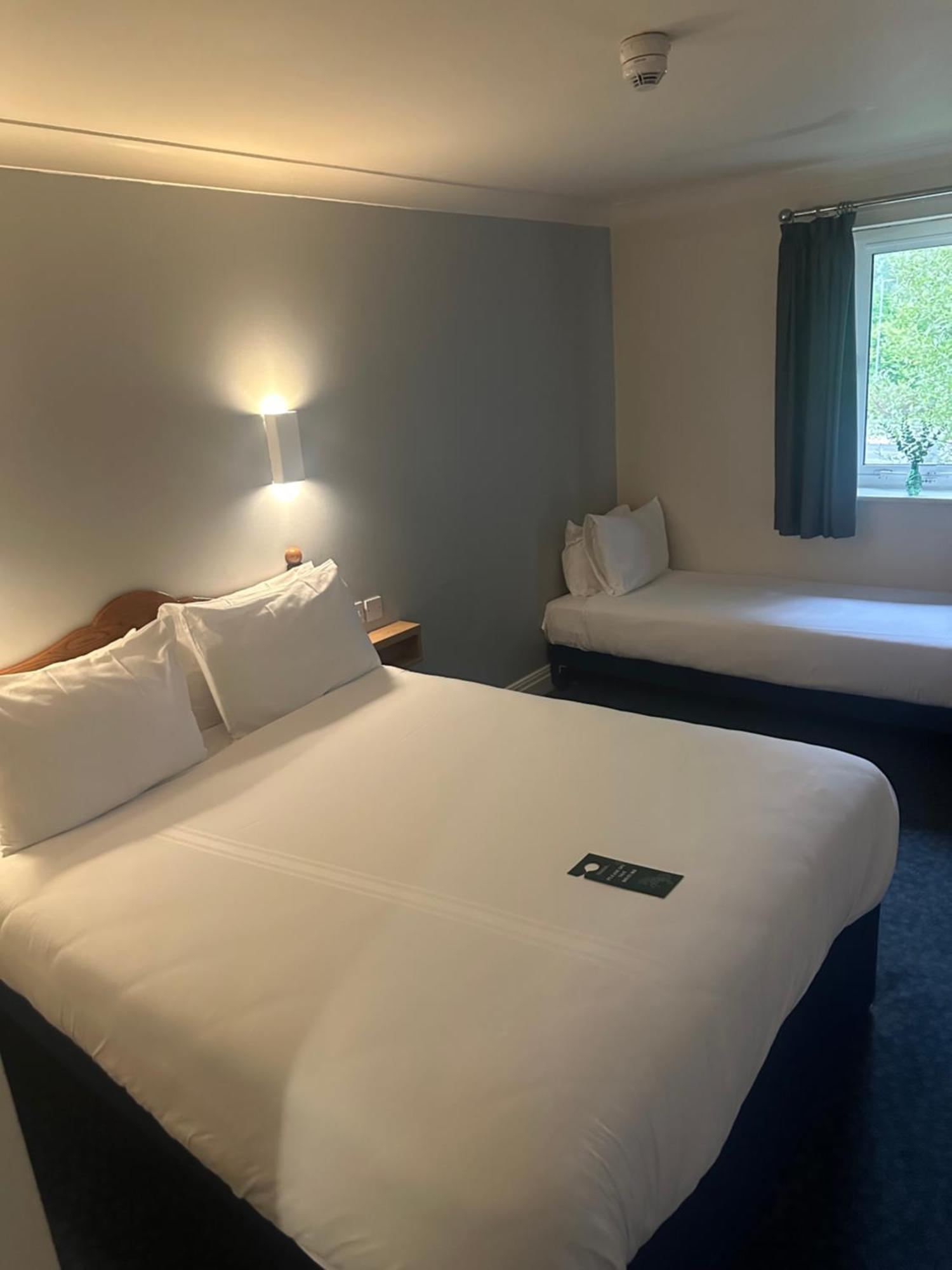 Go2 Glasgow Cumbernauld Hotel - Free Parking And Pet Friendly Zewnętrze zdjęcie