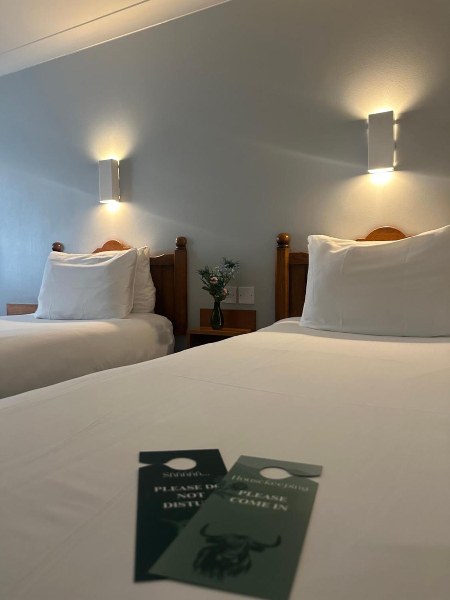 Go2 Glasgow Cumbernauld Hotel - Free Parking And Pet Friendly Zewnętrze zdjęcie