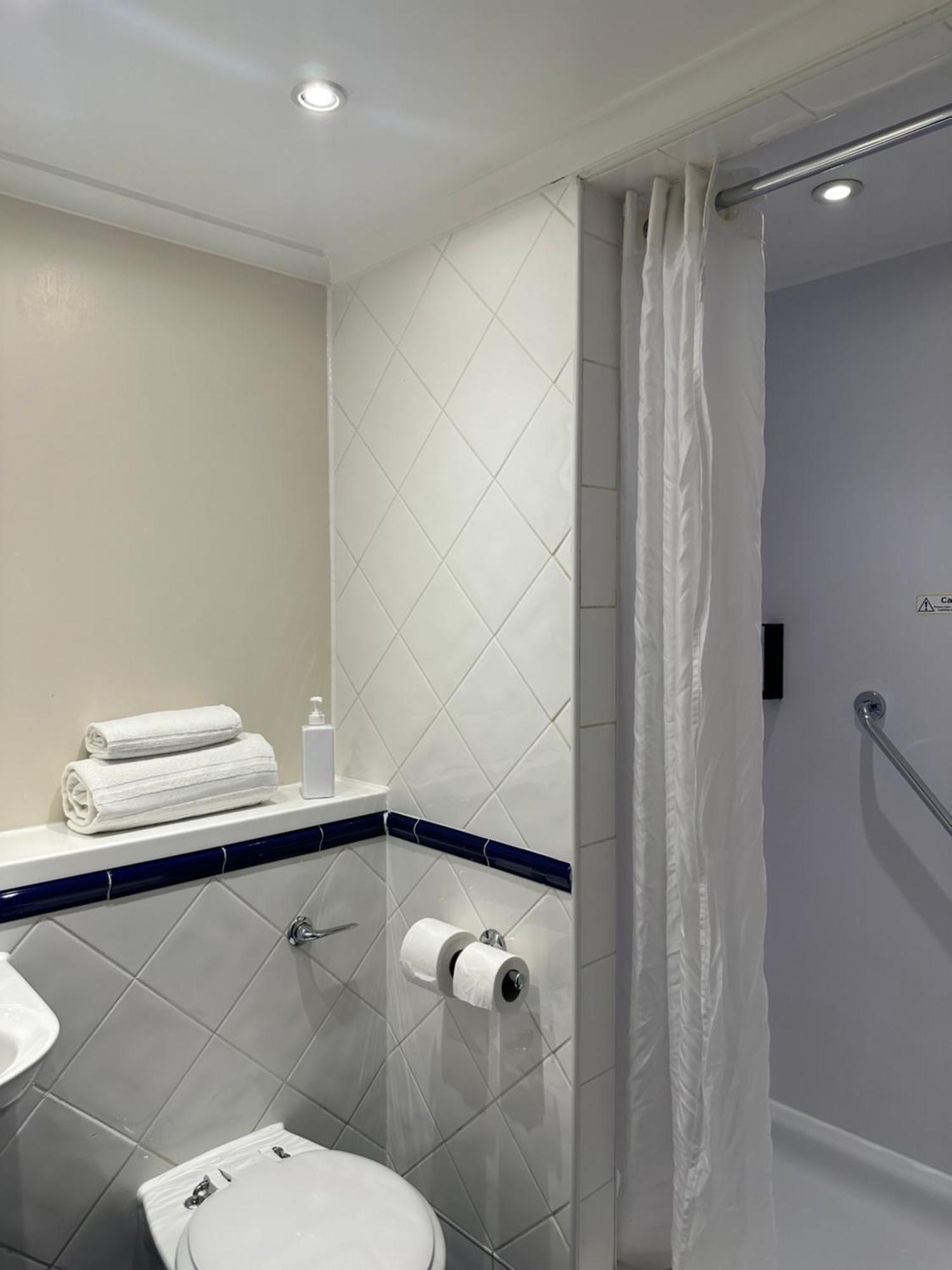 Go2 Glasgow Cumbernauld Hotel - Free Parking And Pet Friendly Zewnętrze zdjęcie