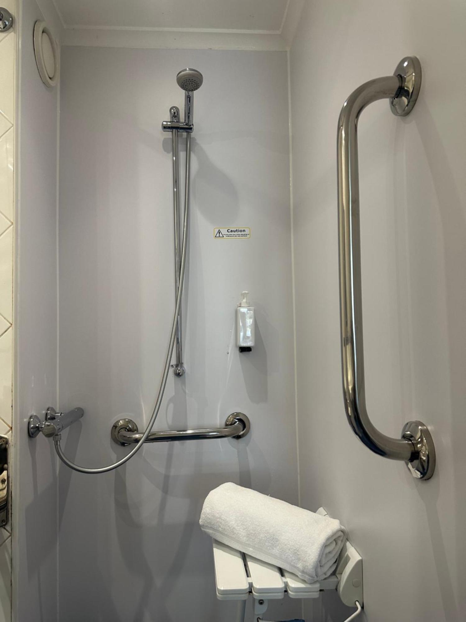 Go2 Glasgow Cumbernauld Hotel - Free Parking And Pet Friendly Zewnętrze zdjęcie